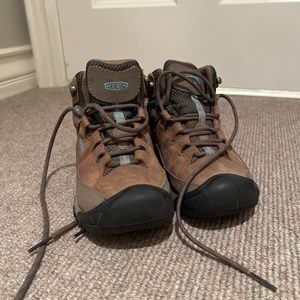 Keen hiking shoes